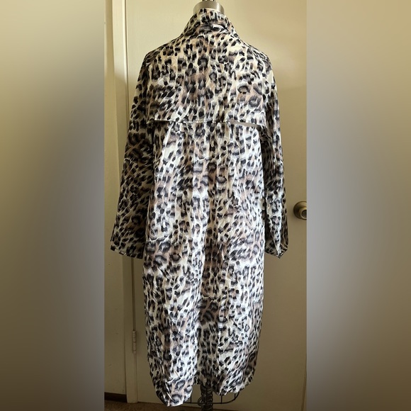 Waterproof printed jacket - Picture 2 of 4